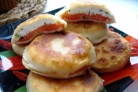 Пирожки с помидорами и творогом