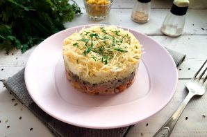 Салат "Невеста" с копченой курицей и грибами