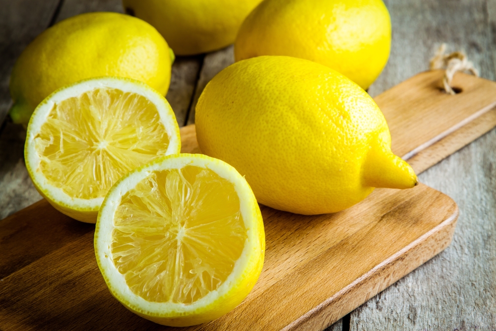 Лимоны помогают избавить деревянные доски от неприятных запахов