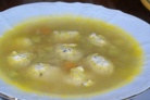 Куриный суп с клецками, сельдереем и кабачками