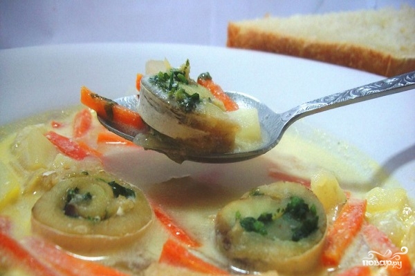 Рецепт Сливочный суп с рыбными рулетиками