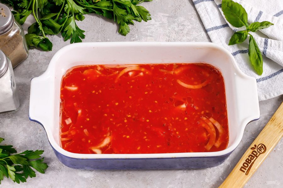 Форель в томатном соусе в духовке