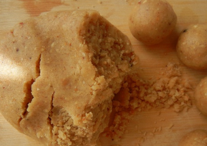 Тесто на печенье в духовке на маргарине. Песочное печенье на растительном масле. Печенье домашнее песочное на маргарине. Песочное печенье с арахисом. Печенье песочное обвалять в песке.