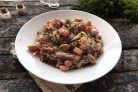 Салат с фасолью и копченой колбасой