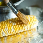 Рецепт Жареная на гриле кукуруза с беконом и сыром