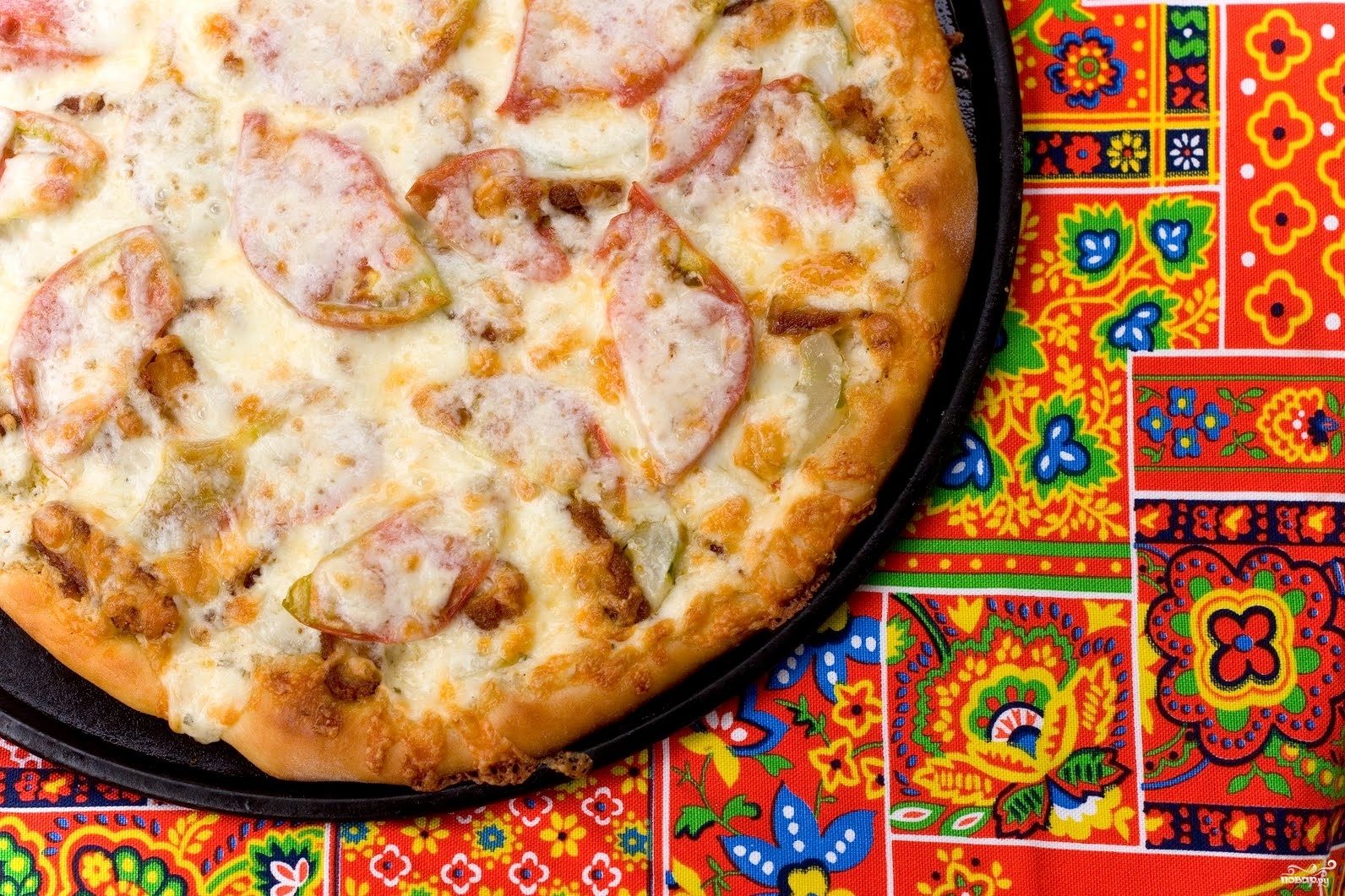 Рецепт Пицца с помидорами и огурцами