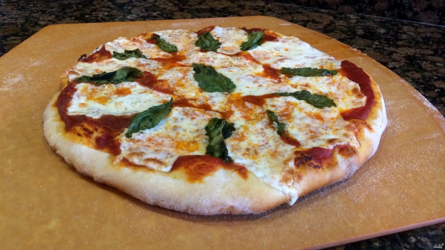 пицца маргарита с базиликом
