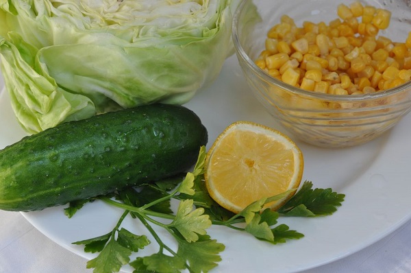 Рецепт Простой салат с кукурузой консервированной