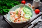 Салат с рисом и морепродуктами