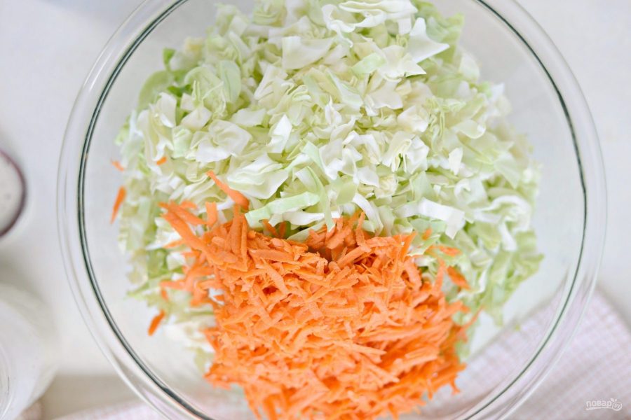 Сколько калорий в салате капуста с морковью. Капустный салат калории. Капустный салат семена. Салат с капустой калорийность. Заправка для капустного салата.