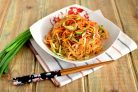 Салат из фунчозы с кальмарами