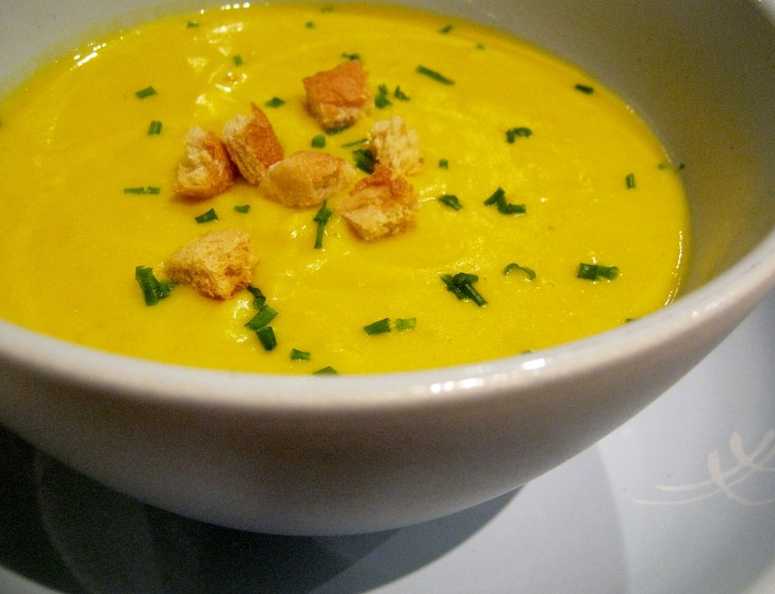 Суп из тыквы со сливками как приготовить. Кабачково-тыквенный суп-пюре. Тыквенный суп-пюре со сливками. Суп пюре с тыквой. Суп пюре из кабачка и тыквы.