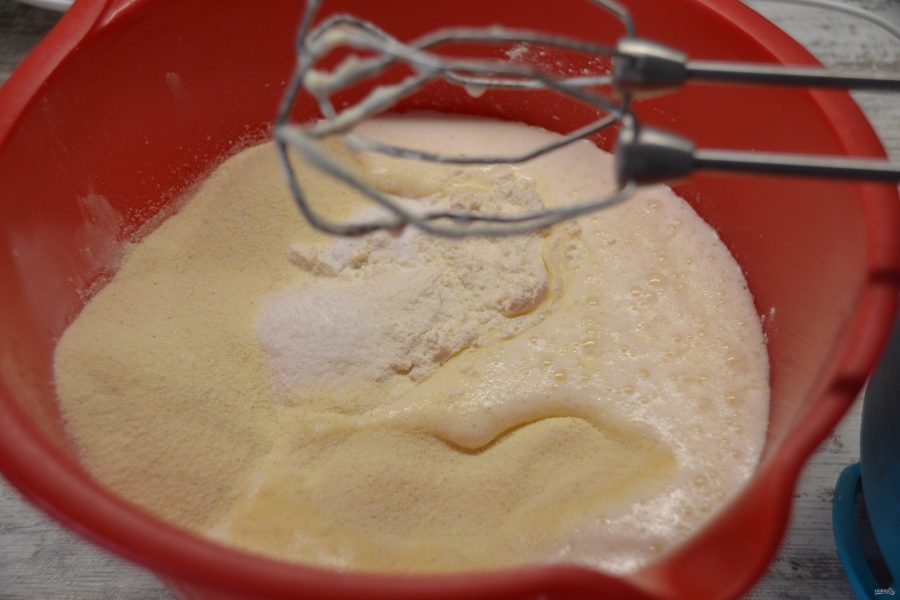 Манка масло сахар. Сахар яйцо мука манка. Тесто с муки и манки. Манка. Тесто на манник без сливочного масла.