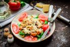Морской коктейль с помидорами