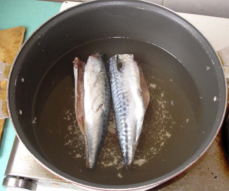 Сколько варить рыбу в кастрюле