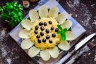 Салат "Подсолнух" с ананасами