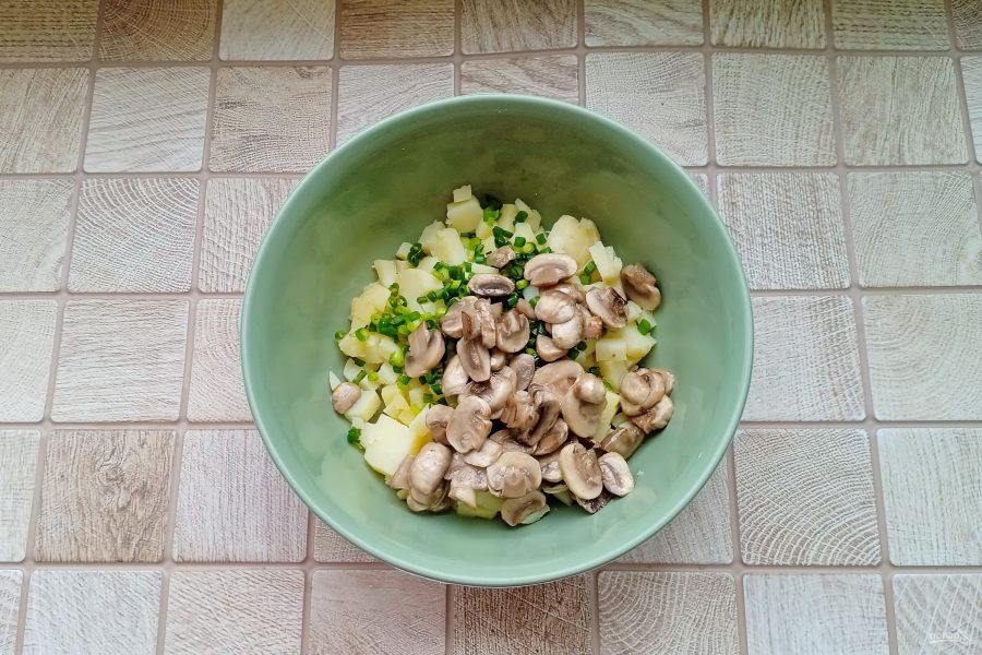 Салат с картошкой и грибами