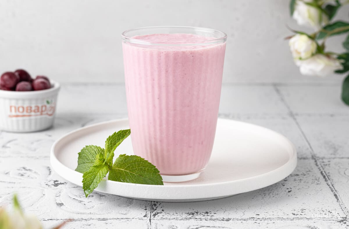 Йогурт с вишней