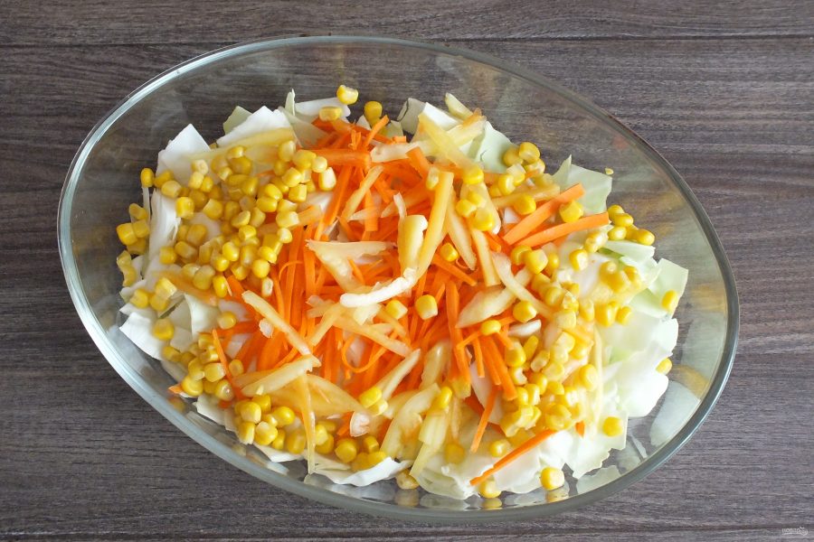 Салат с корейской капустой и кукурузой