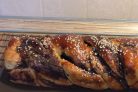 Сдобный хлебец с шоколадно-маковой начинкой