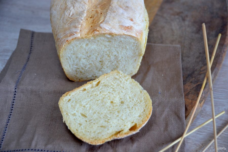 Пшеничный хлеб в духовке рецепты простые. Хлеб пшеничный на опаре. Опара для хлеба. Белый пшеничный хлеб. Белый хлеб на опаре.