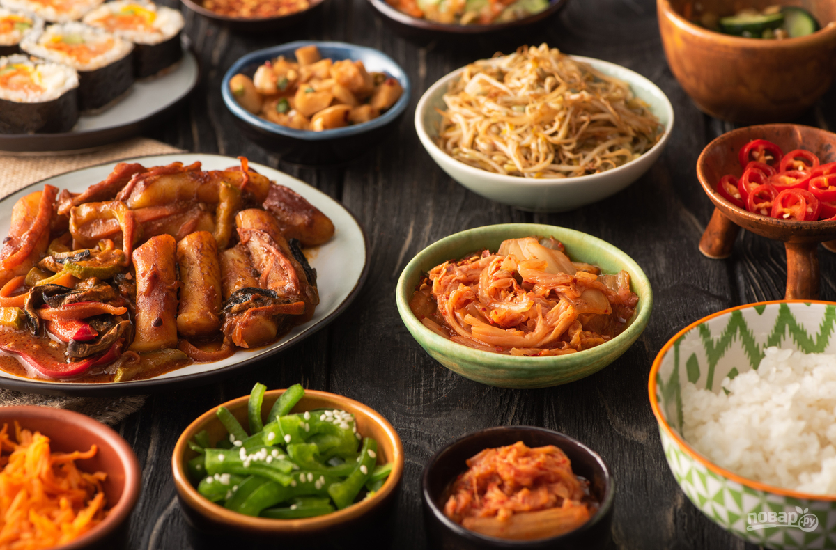 1. Кимчи (김치 – острый салат из пекинской капусты)