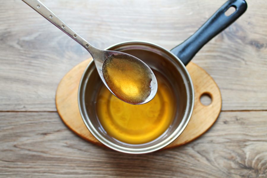 Мед с топленым маслом. 1 Чайная ложка топленого масла. Топленое масло на ложке. Татарское масло с мёдом. Ложка топленого масла