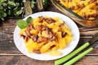 Грибы со свининой и картофелем в духовке