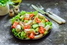 Салат с морепродуктами и сыром