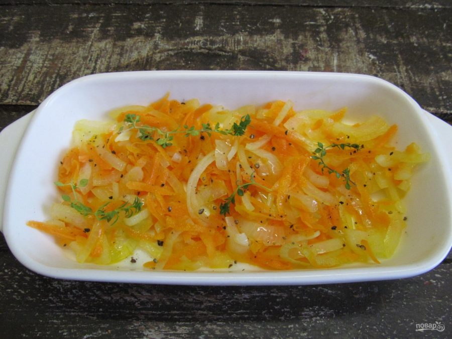 Минтай в духовке с морковью и луком в сметане в духовке рецепт с фото