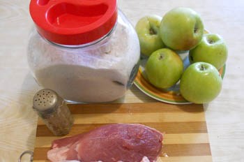 Рецепт Мясо с яблоками в духовке