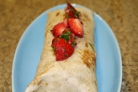 Пикантные трубочки с индейкой и клубничной сальсой