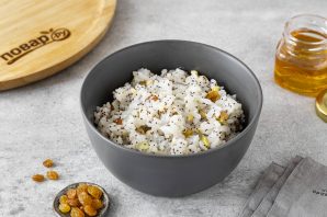 Кутья из риса с изюмом и медом