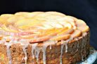 "Шарлотка" с яблоками и глазурью
