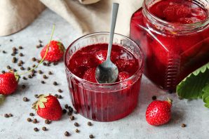 Варенье из клубники с черным перцем