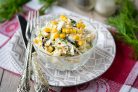 Салат с кукурузой и черносливом