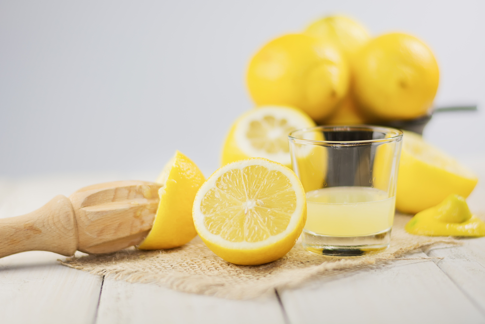 Чистка посуды лимонным соком
