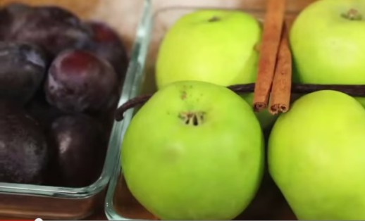 Рецепт Компот из слив и яблок