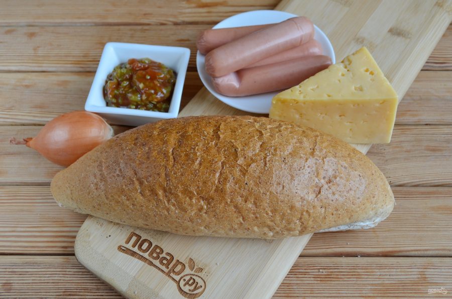 Хлебный ёжик с сосисками и сыром