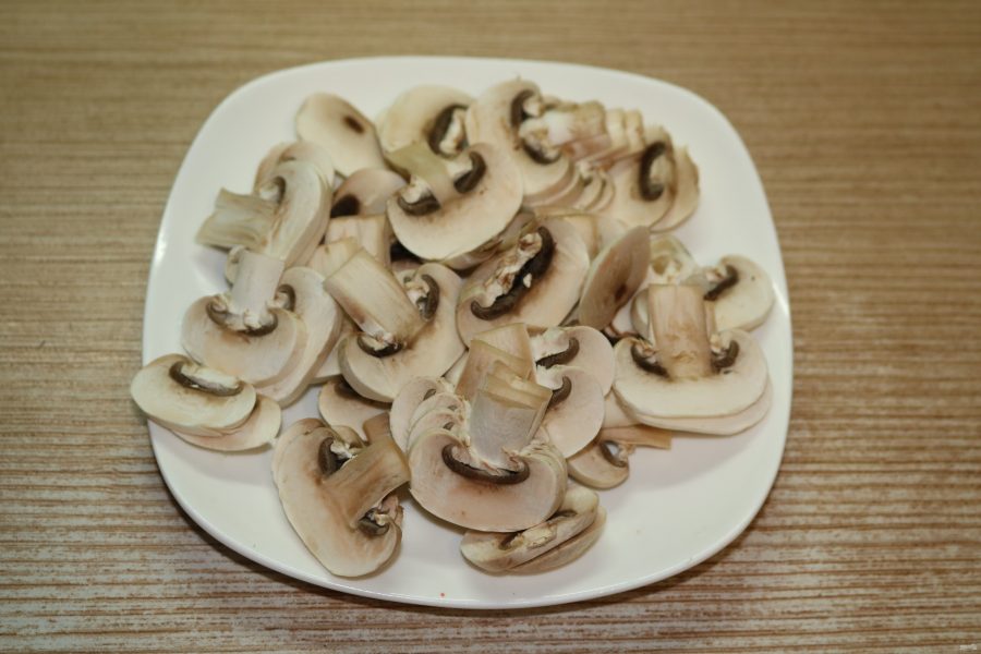 Стейки с грибами и сыром