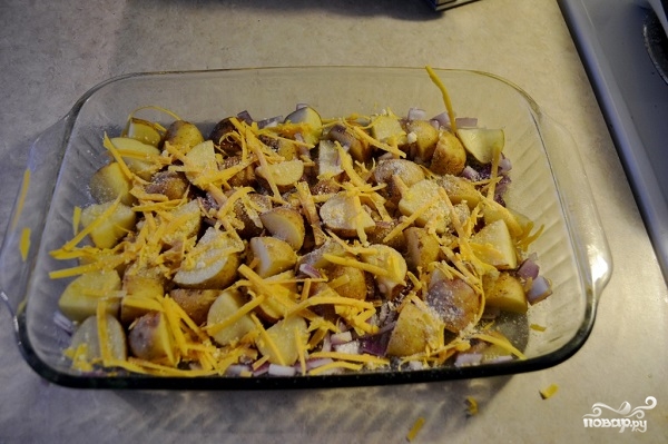 Картофель со свининой и сыром в духовке
