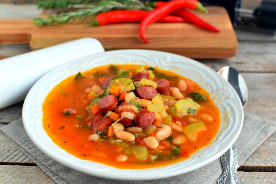 Овощной суп с колбасками