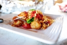 Паста с морепродуктами и помидорами
