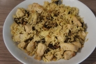 Курица с рисом в сковороде