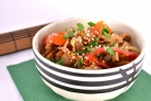 Теплый салат со свининой и овощами