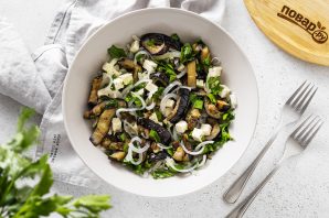 Жареные баклажаны с маринованным луком