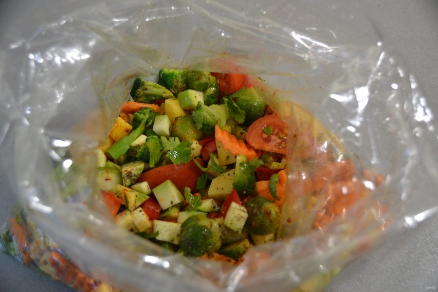 Запечь овощи в пакете. Овощи в пакете для запекания. Овощи в рукаве для запекания. Мешок для запекания овощей. Овощи в пакете для запекания в духовке.