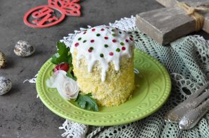 Пасхальный салат с консервированным лососем