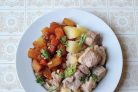 Свинина тушеная с картофелем, тыквой и морковью