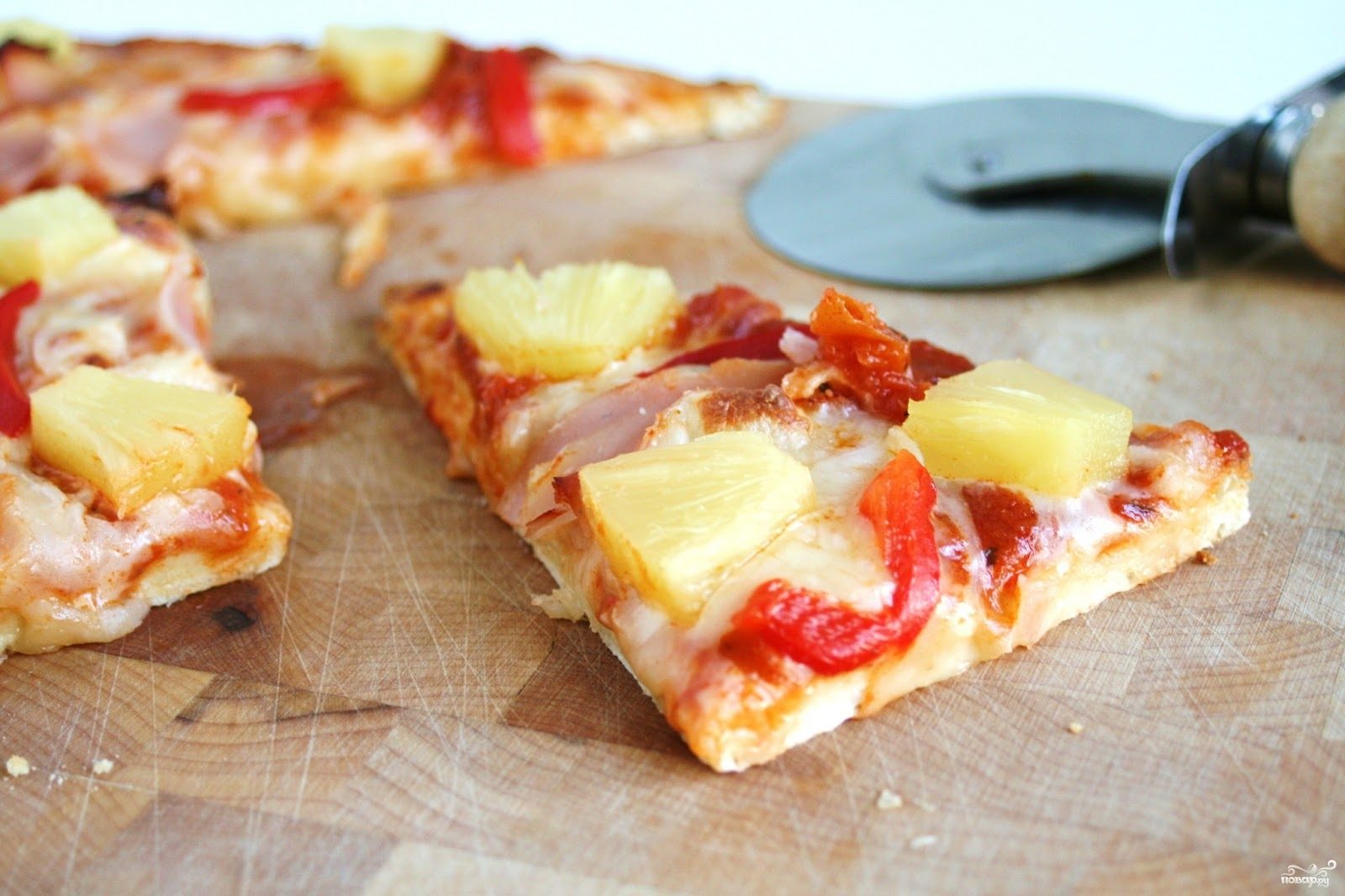 Рецепт Пицца с ананасами и колбасой